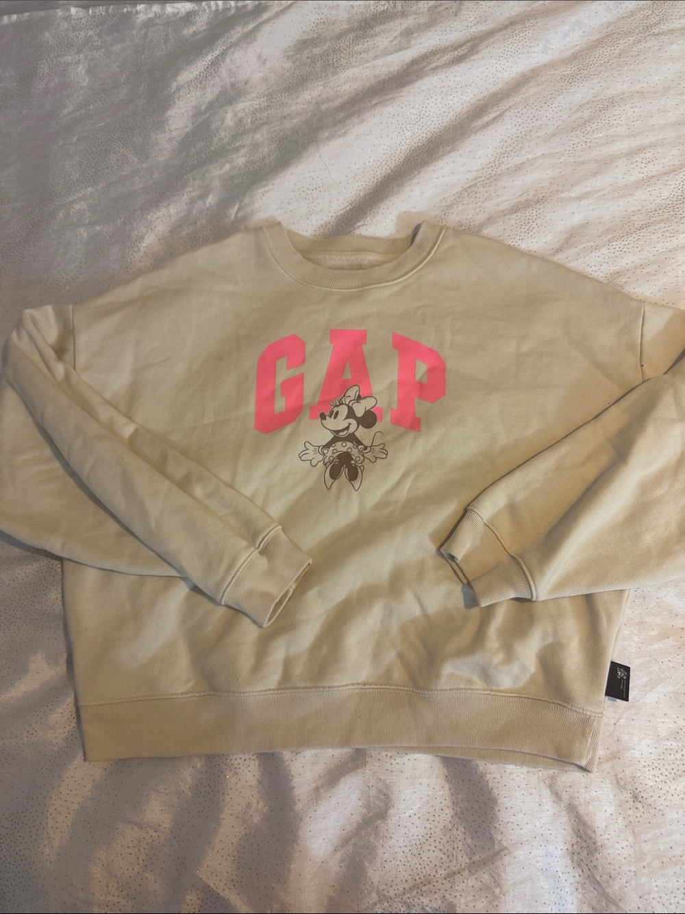 GAP women’s Cream Sweatshirt with Pink Logo size M